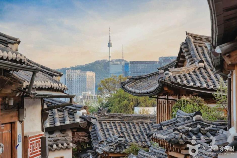 STAY at Miasageori #Up to 6 people #Subway 2 min #Airport bus 2 min #Dongdaemun 10 min #Myeongdong 15 min #Seoul Station 20 min #Gyeongbokgung Palace, Bukchon Hanok Village, Seongsu, Hongdae 25 min #Itaewon 30 min #Gangnam 40 min - 4