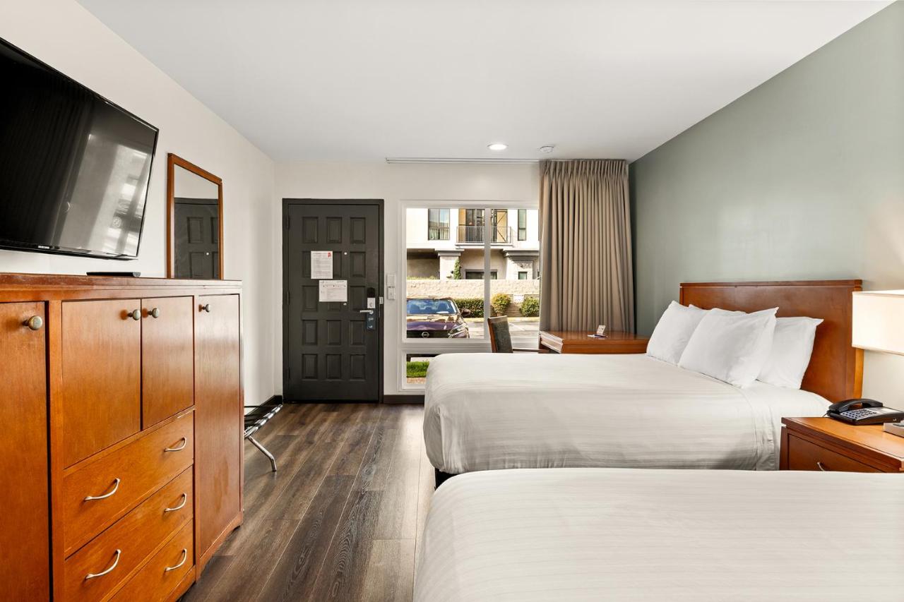 Vagabond Inn Glendale — photo 18