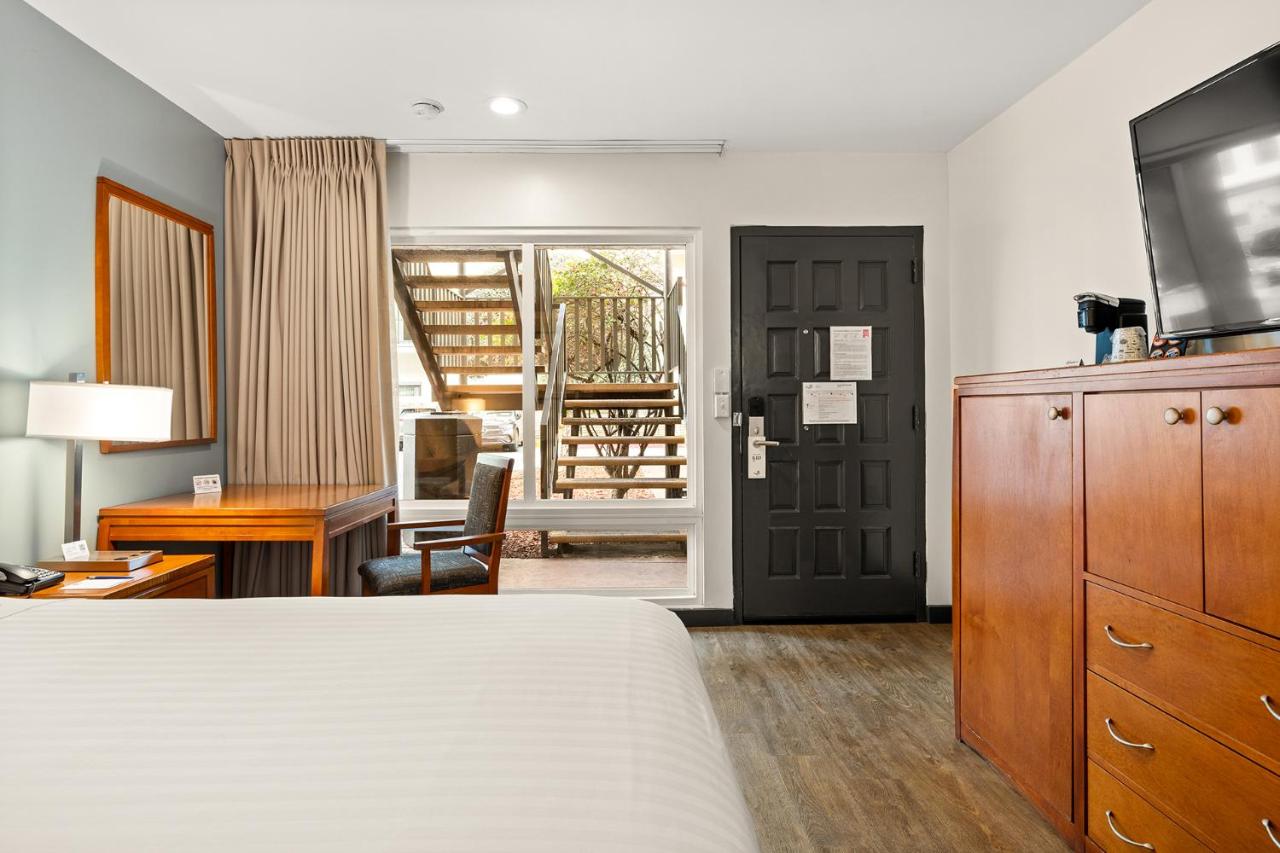 Vagabond Inn Glendale — photo 2