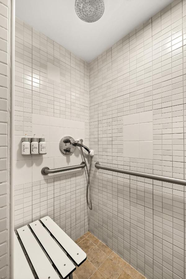 Vagabond Inn Glendale — photo 17