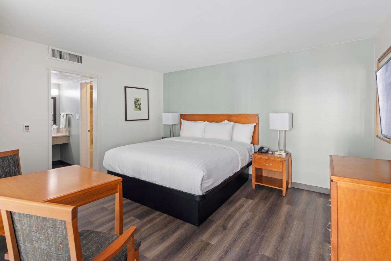 Vagabond Inn Glendale — photo 13