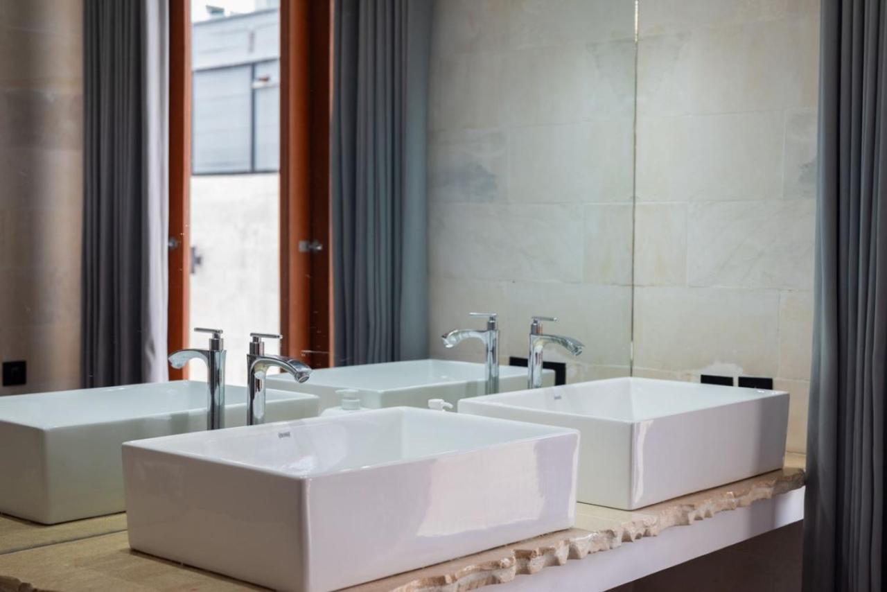 Villa Manis with a private pool in Nusa Dua - 3