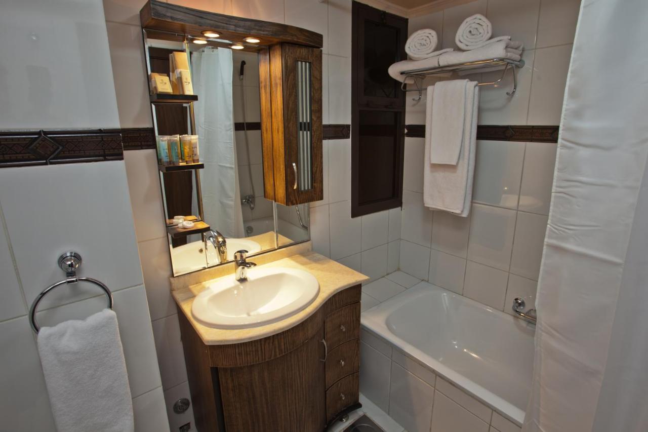 Queens Land Hotel photo