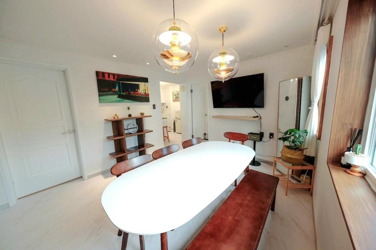 Awesom bliss 서울중심위치 3R3B 창덕궁 경복궁 명동 동대문