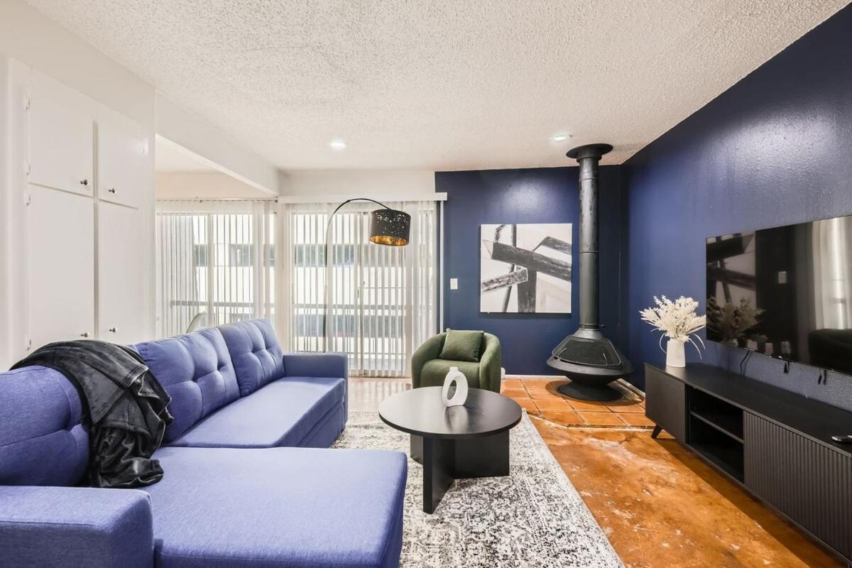 Your Comfy King Suite Getaway - Sleeps 4 - Pool, Prkg - 3