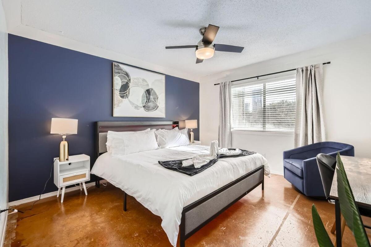 Your Comfy King Suite Getaway - Sleeps 4 - Pool, Prkg - 2