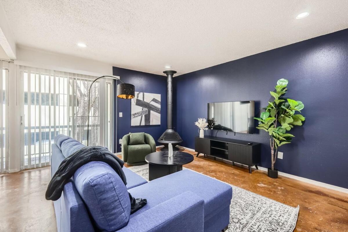 Your Comfy King Suite Getaway - Sleeps 4 - Pool, Prkg - 5