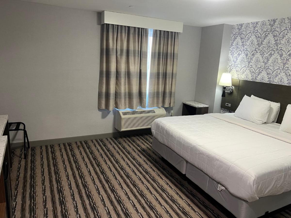 The Essence Hotel at JFK — photo 7