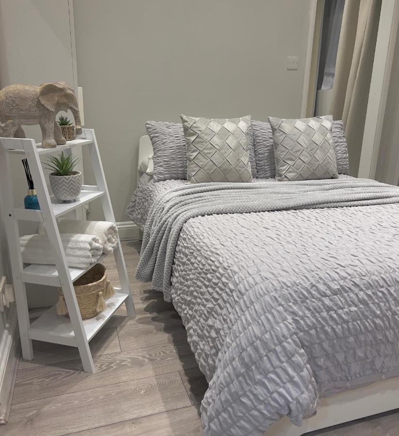 London Property Apartments for up to 6, next to Big Ben & London Eye - 2