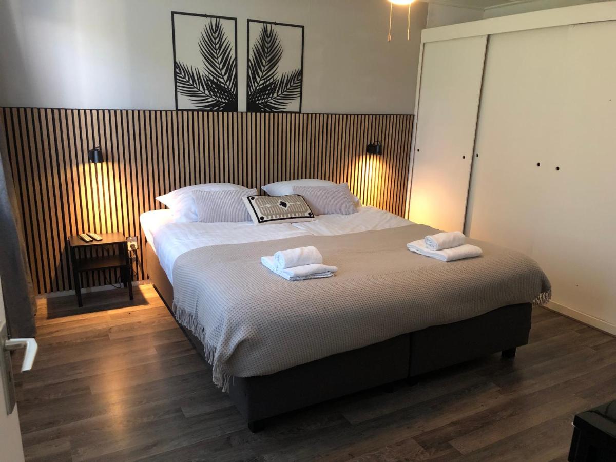 Een bed of bedden in een kamer bij Heerlijk huisje op de Veluwe
