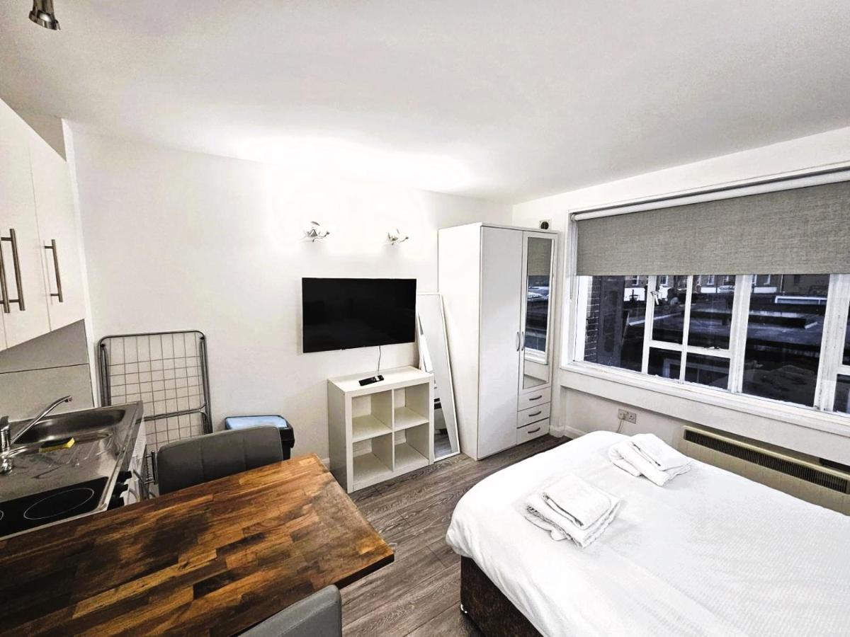 Light Studio with kitchenette close to Hyde Park