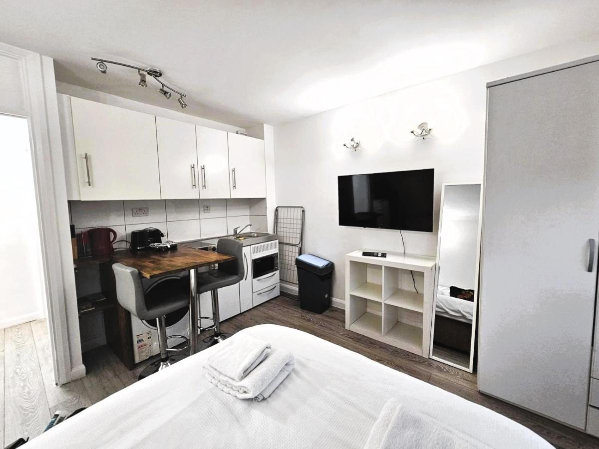 Light Studio with kitchenette close to Hyde Park - 2