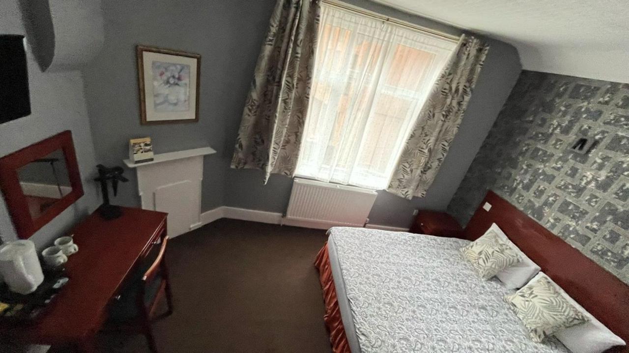 Charlotte Guest House - 4