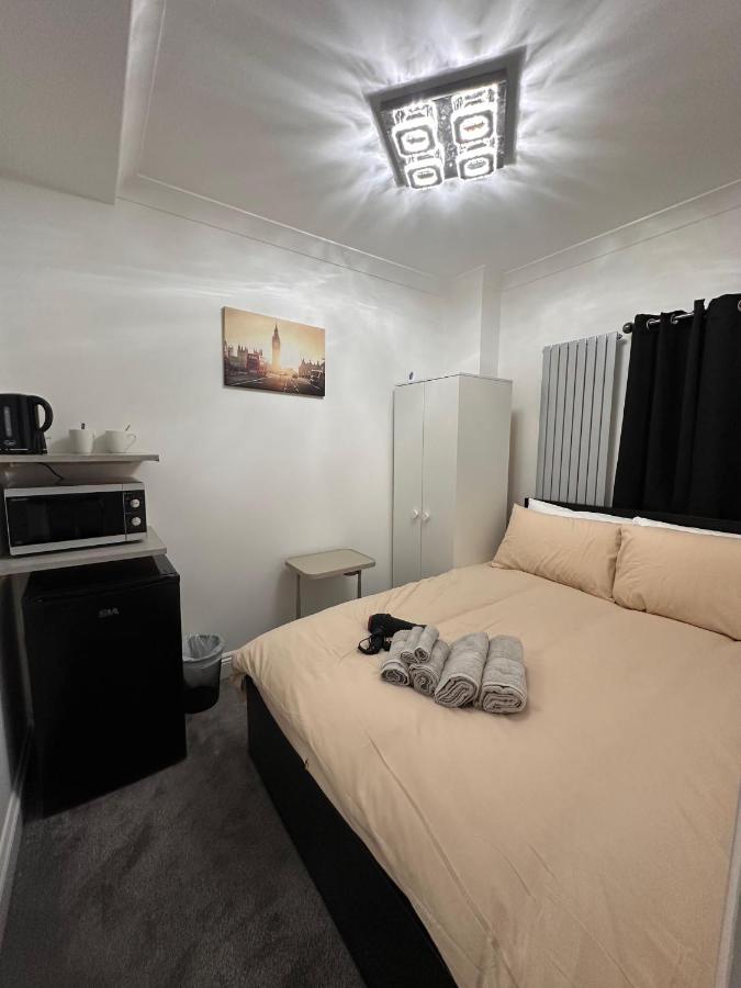 London Bridge 10 minutes walk away - 3