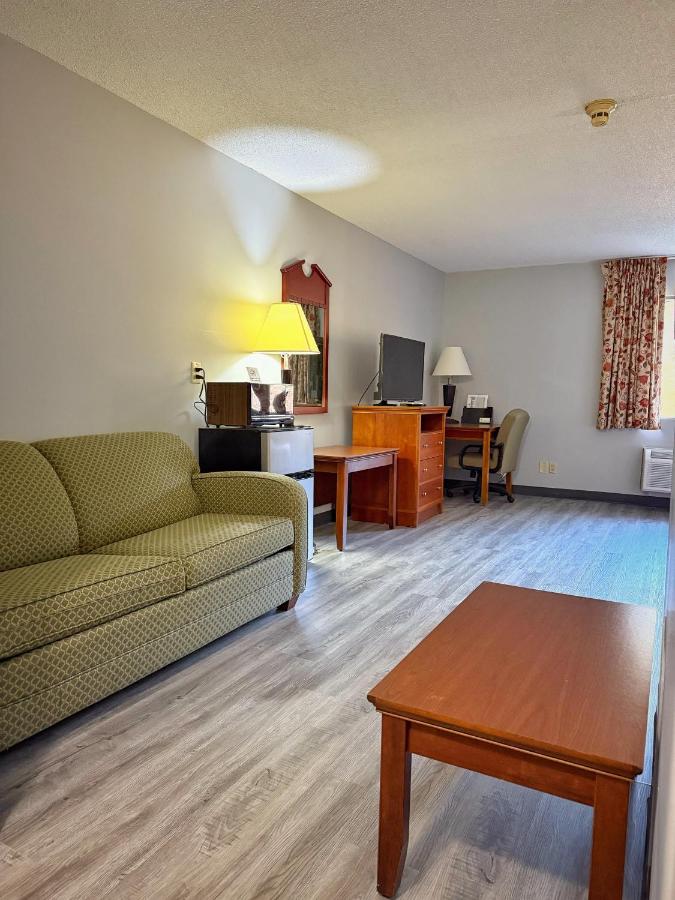 Royal Inn & Suites — photo 4