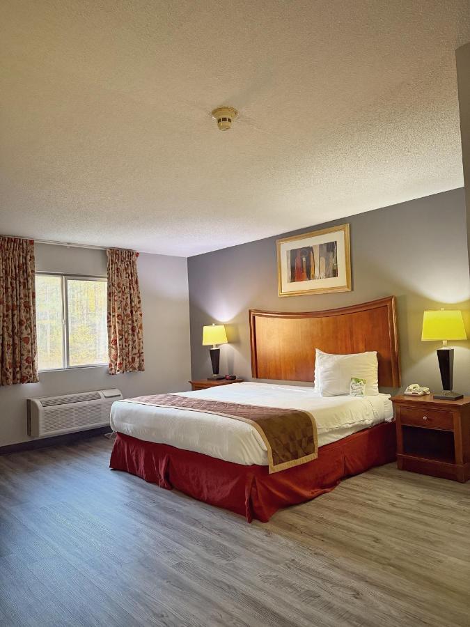 Royal Inn & Suites — photo 19