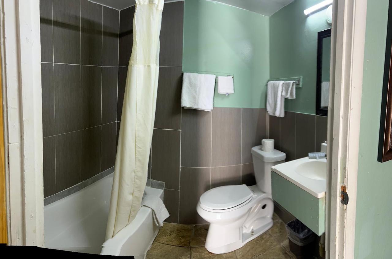 Town & Country Motel — photo 8