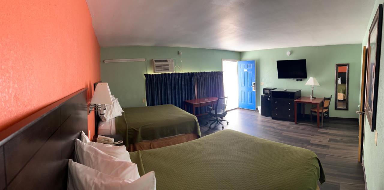 Town & Country Motel — photo 7