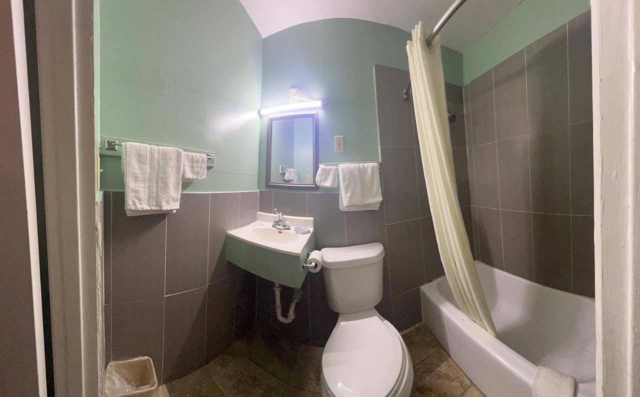 Town & Country Motel — photo 21