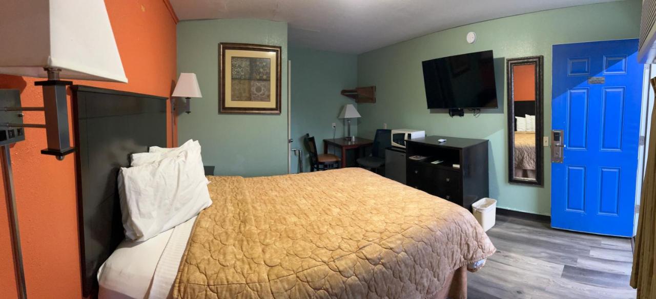 Town & Country Motel — photo 24