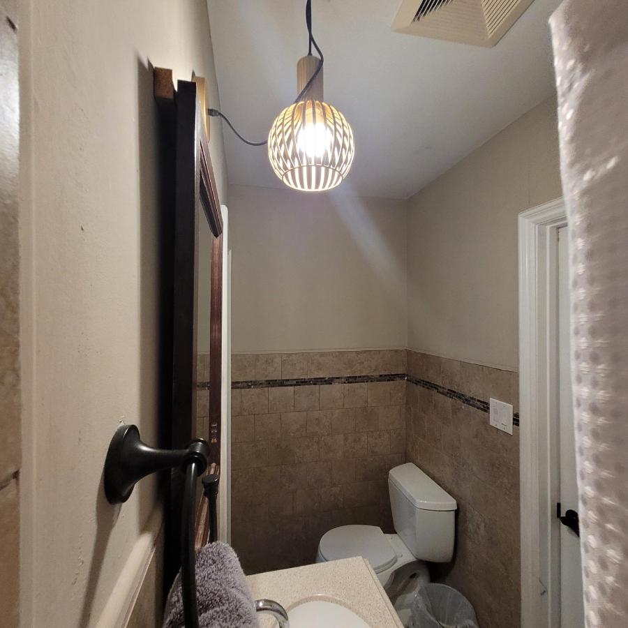 3 bedroom 2 bath home with Jacuzzi near Beverly Hills, wi-fi, Jacuzzi, Roku, BBQ, giant games family fun - 3