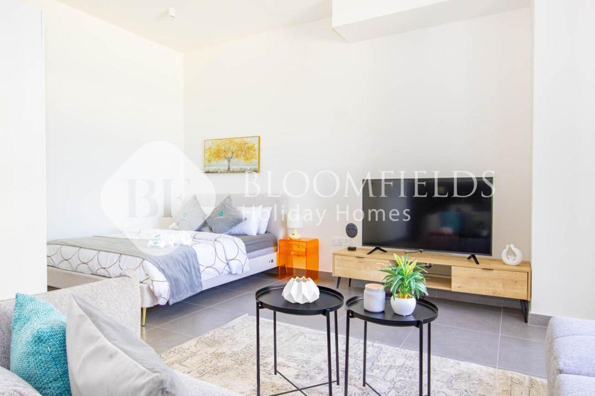 Bloomfields Modern Stu Pixel with Beach Access - 2