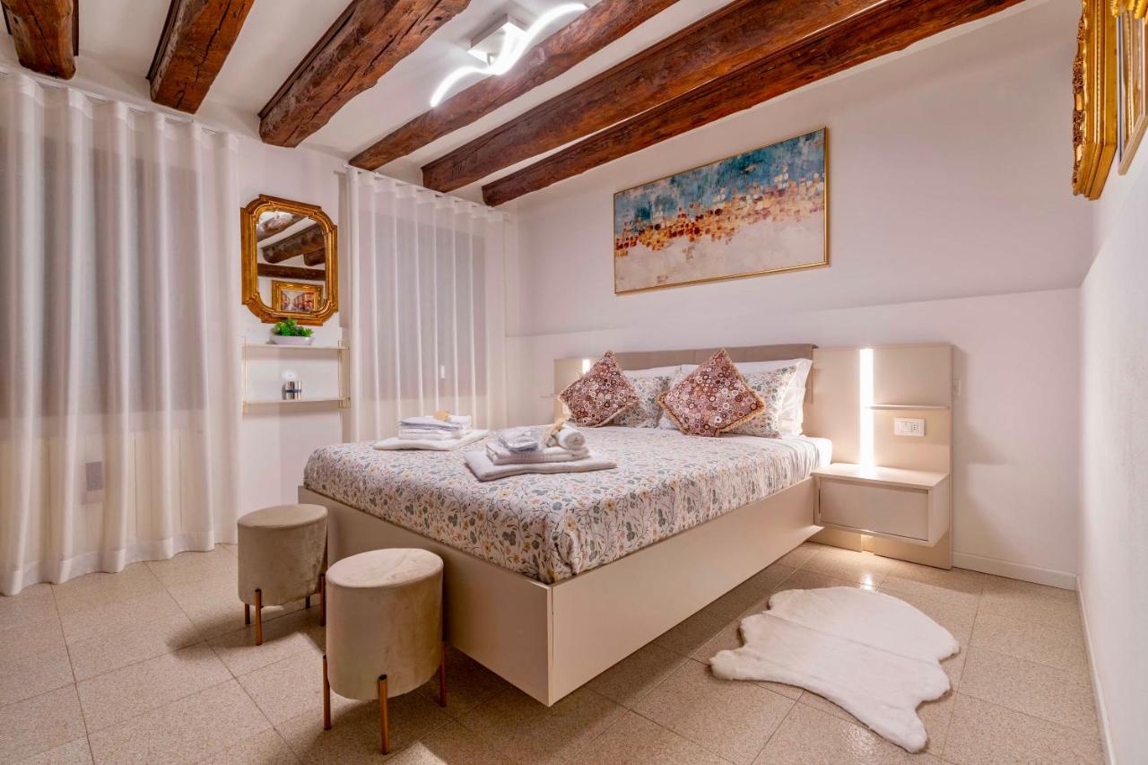 Pozzo d'oro apartment 1 canal view - 2