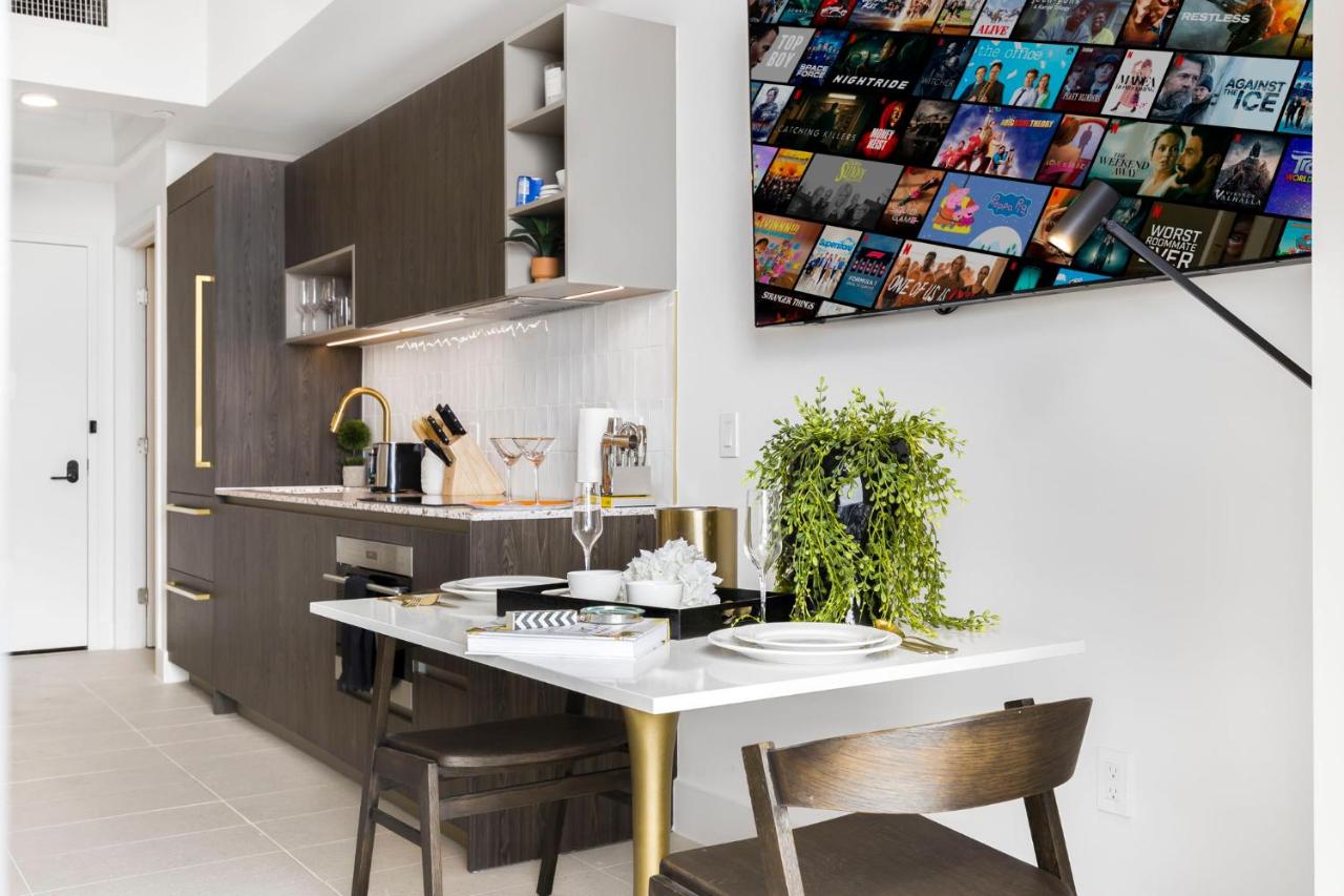 Luxury Studio with Stunning City Views - 3