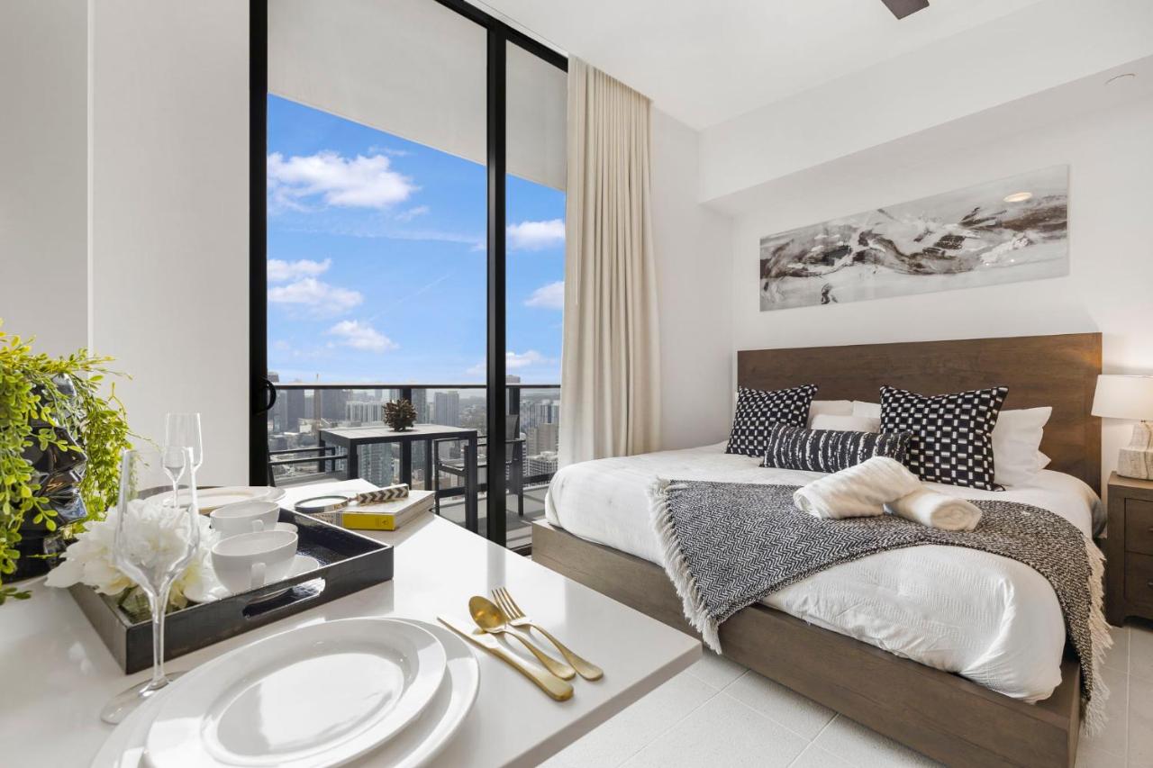 Luxury Studio with Stunning City Views - 5