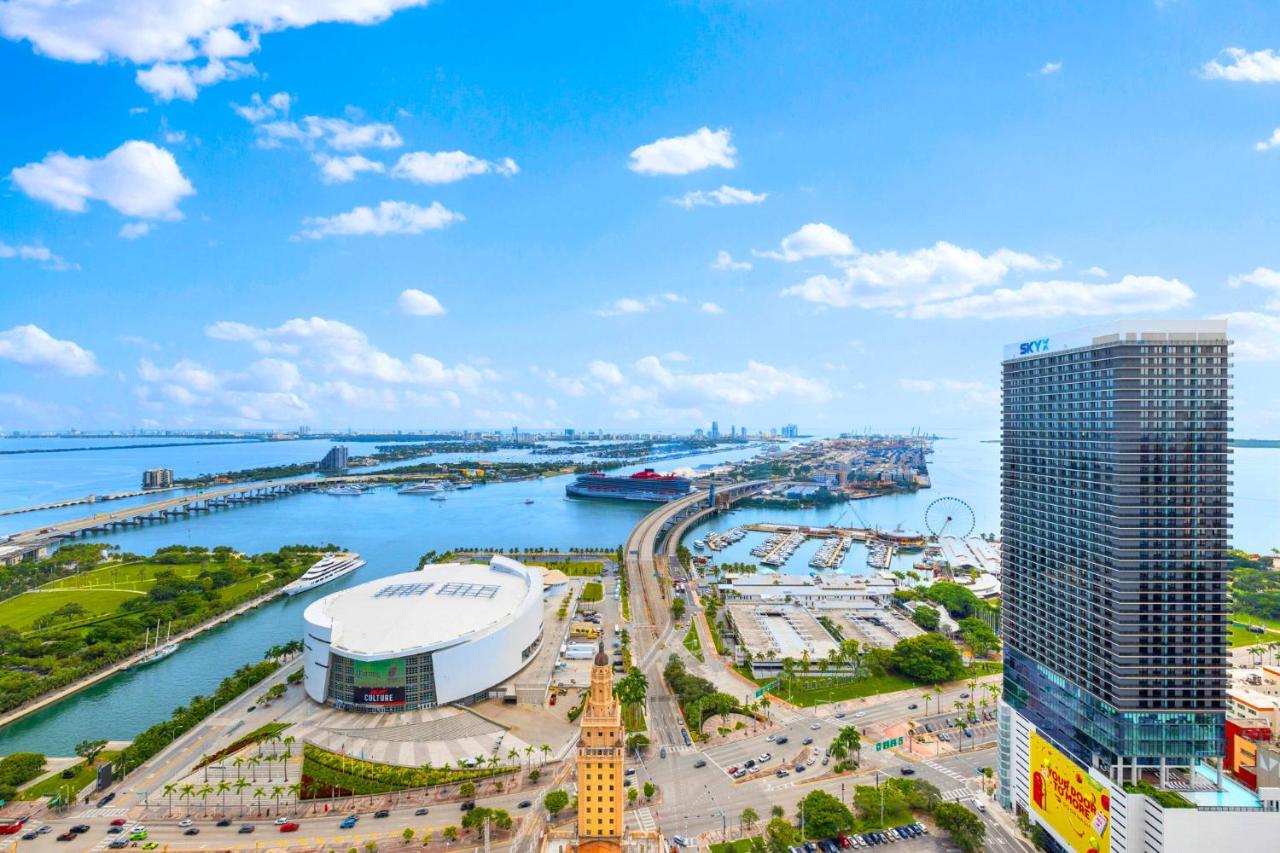 From 43th Floor a Luxury Condo Awaits For You!