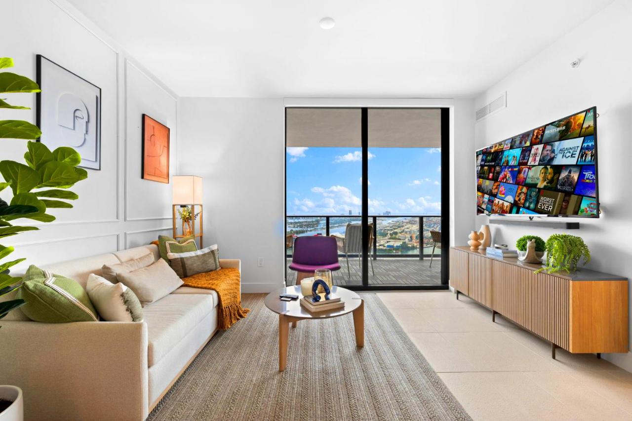 From 43th Floor a Luxury Condo Awaits For You! - 2