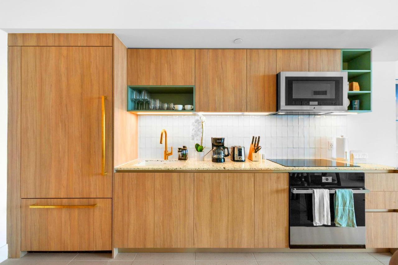 From 43th Floor a Luxury Condo Awaits For You! - 4