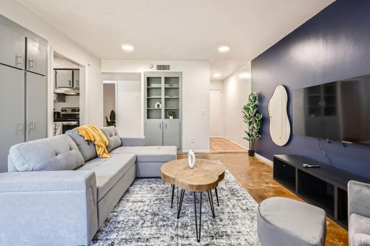 Your Cozy King Suite Getaway - Sleeps 4 - Pool, Prkg - 5