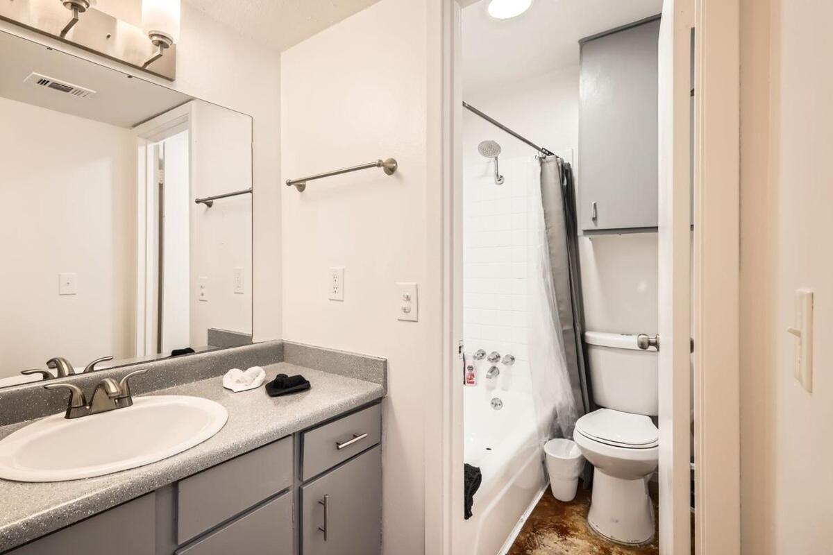 Your Cozy King Suite Getaway - Sleeps 4 - Pool, Prkg - 2