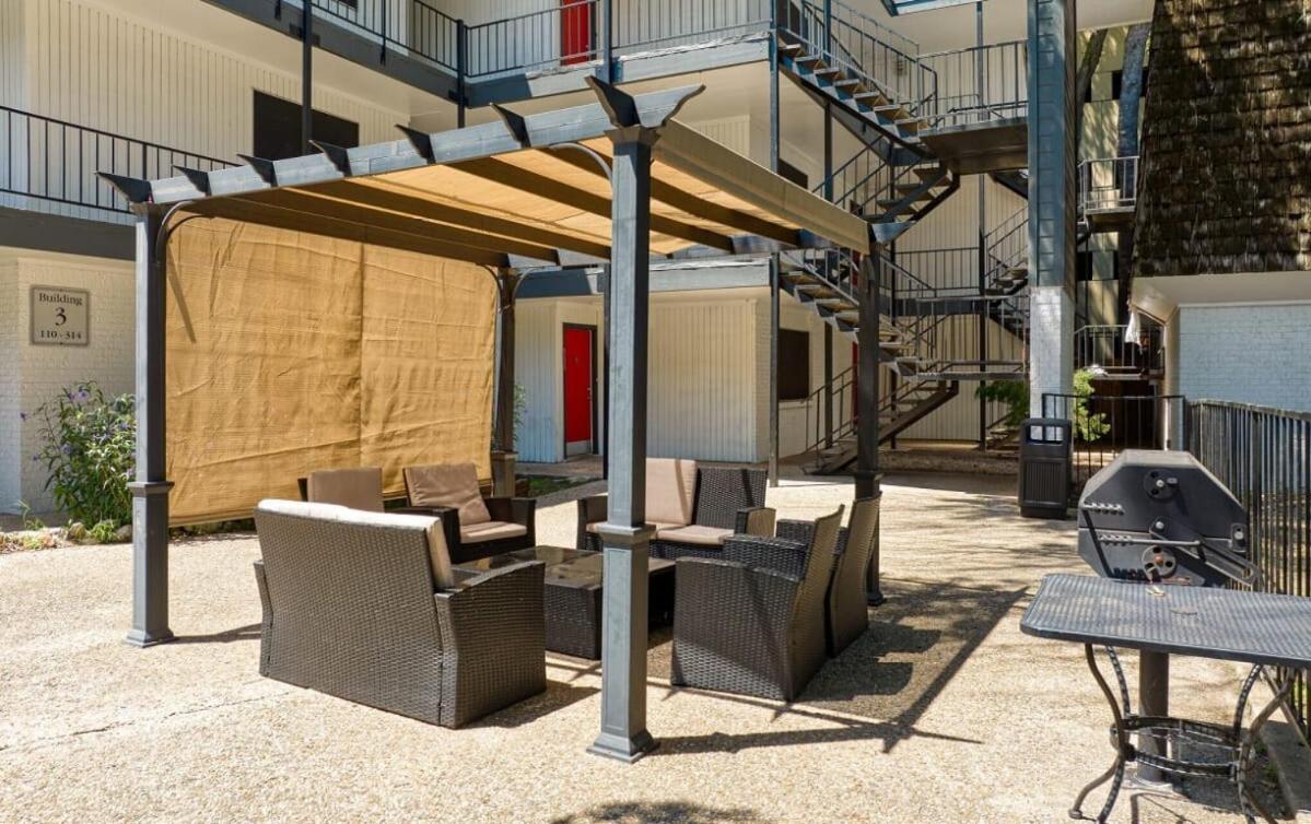Your Cozy King Suite Getaway - Sleeps 4 - Pool, Prkg - 4