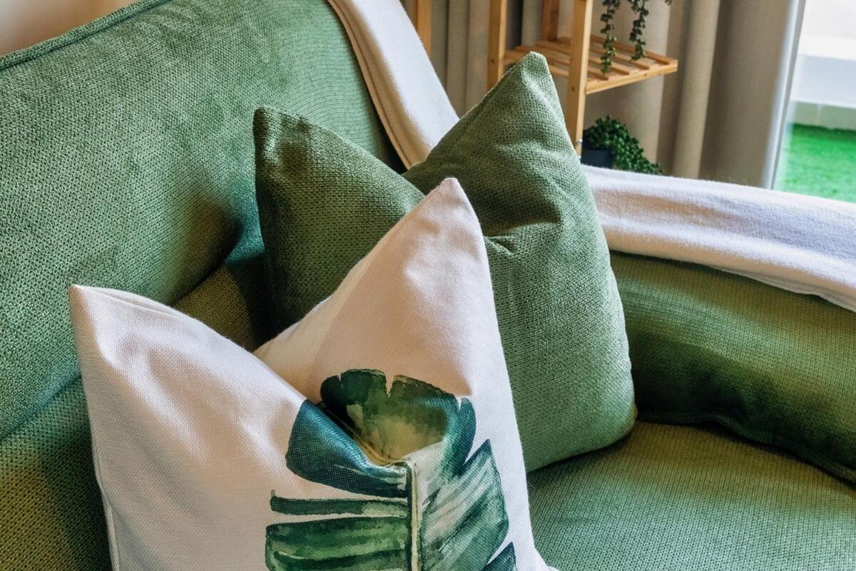 Nature-Themed Stay with 4K Projector Near Yas Island and Airport - 3