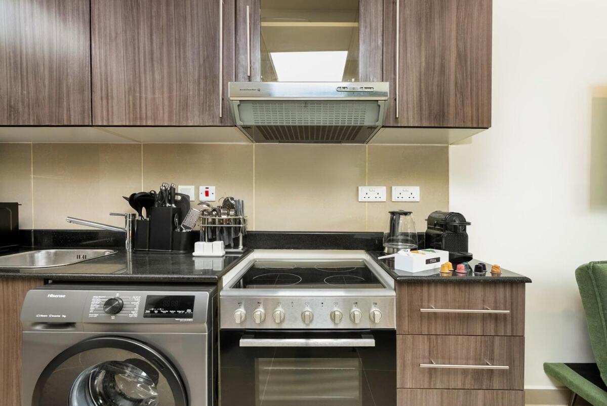 Nature-Themed Stay with 4K Projector Near Yas Island and Airport - 2