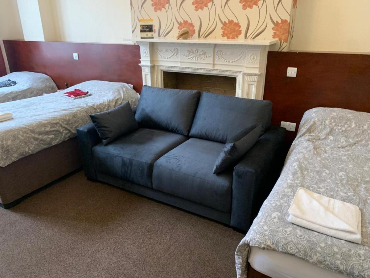 Family Room with Shared Bathroom, Sleeps 6 Persons