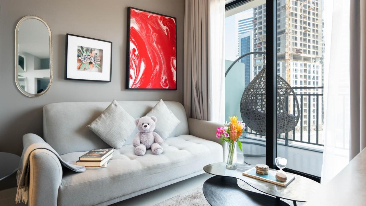 Keyrock Living - Lakeview Retreat in Business Bay - 2