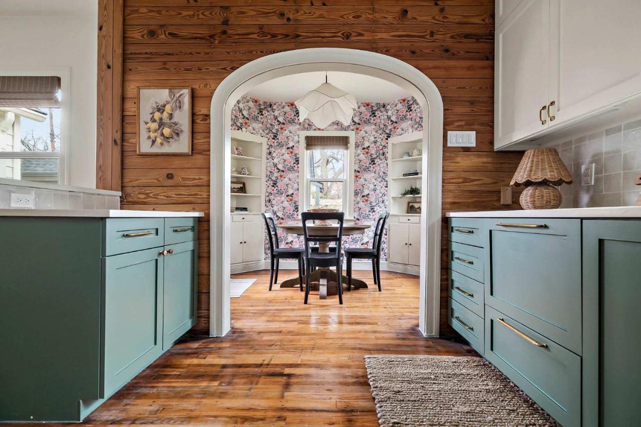 Charming Cherrywood Bungalow - 2BR - Firepit - UT - 2