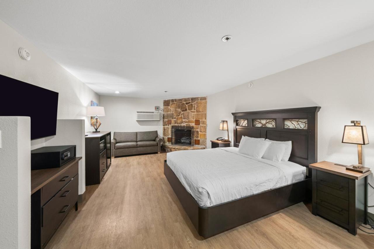 Black Bear Inn & Suites — photo 2