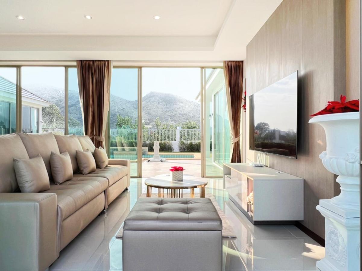 Luxurious 4-Bedroom Pool Villa Best Mountain Views