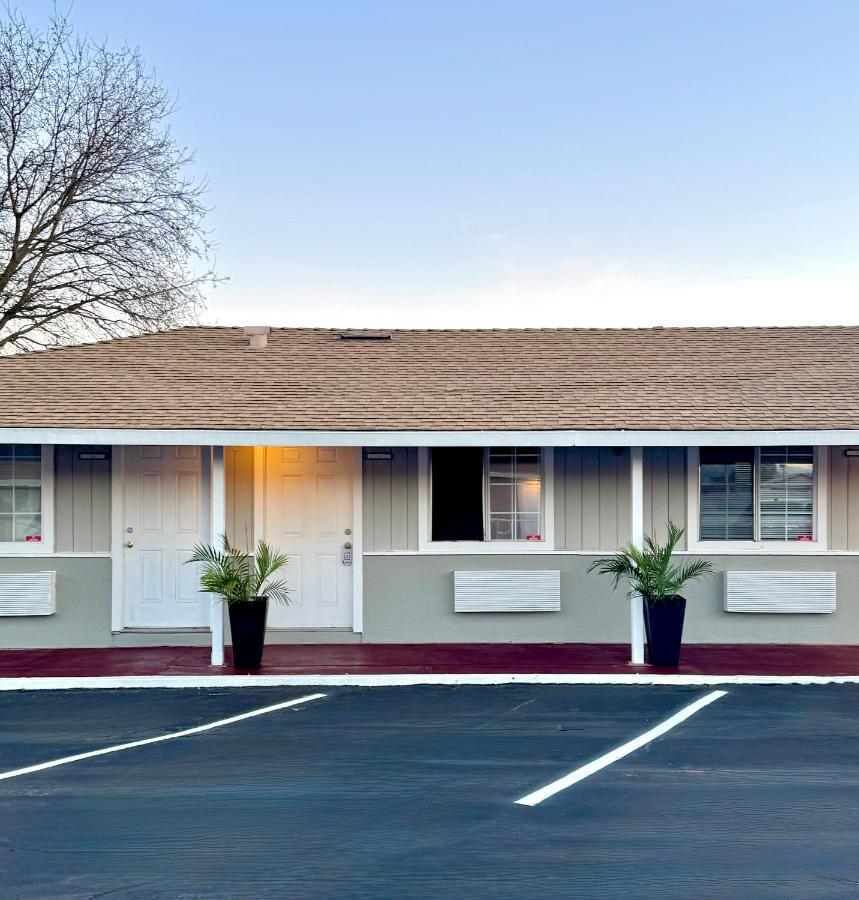 Budget Motel — photo 5