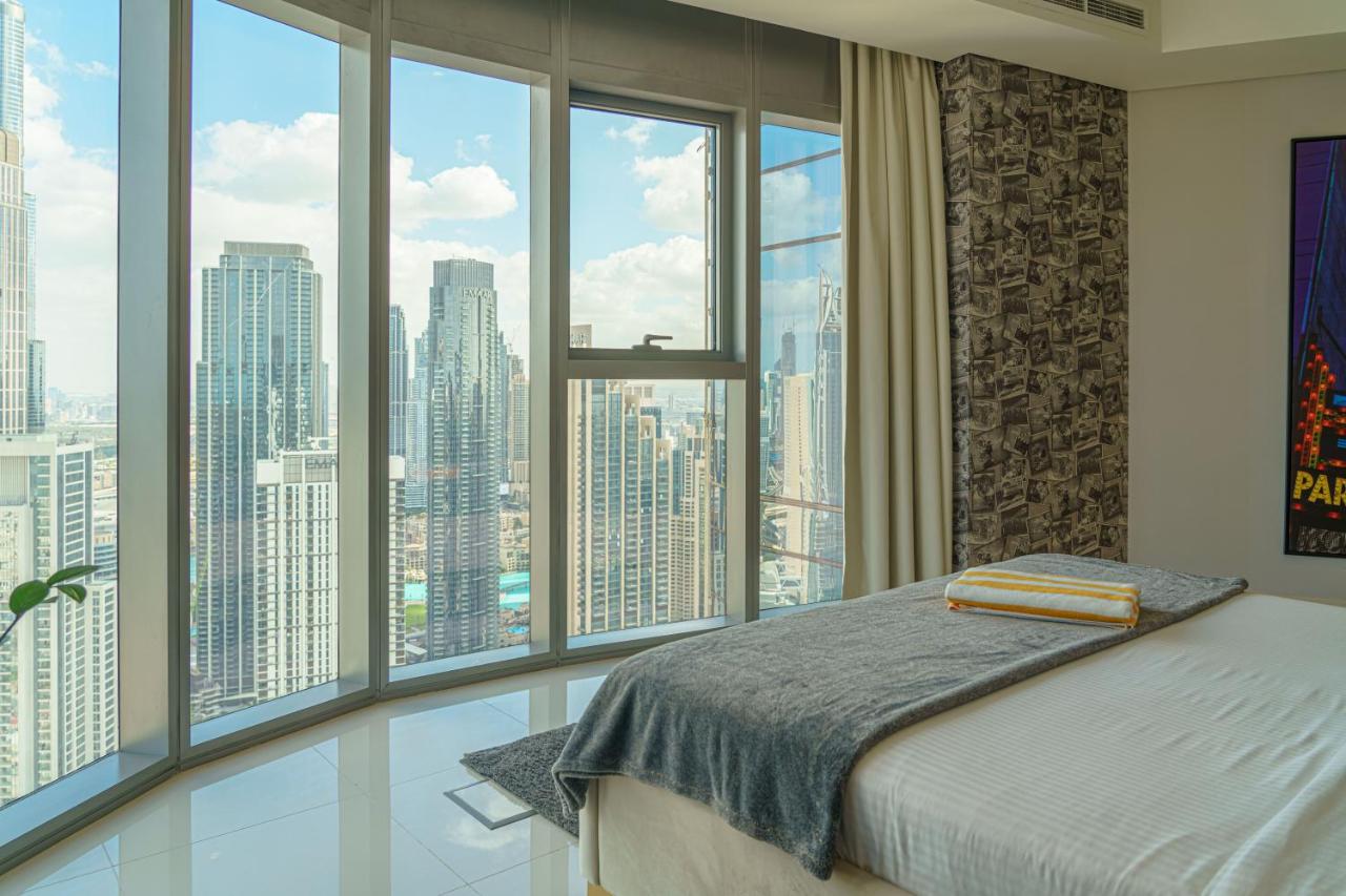 Paramount Tower Hotel and Residences with Infinity Sky Pool - 2