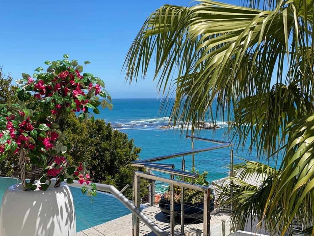 Clifton YOLO Spaces - Clifton Mansion Villa Apartment