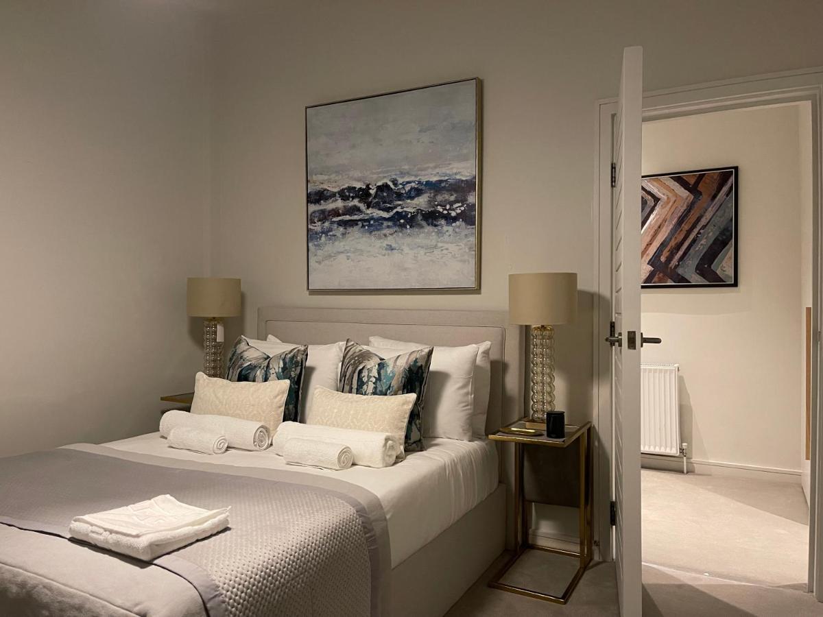 Quintessential Town House Close to Central London - 2