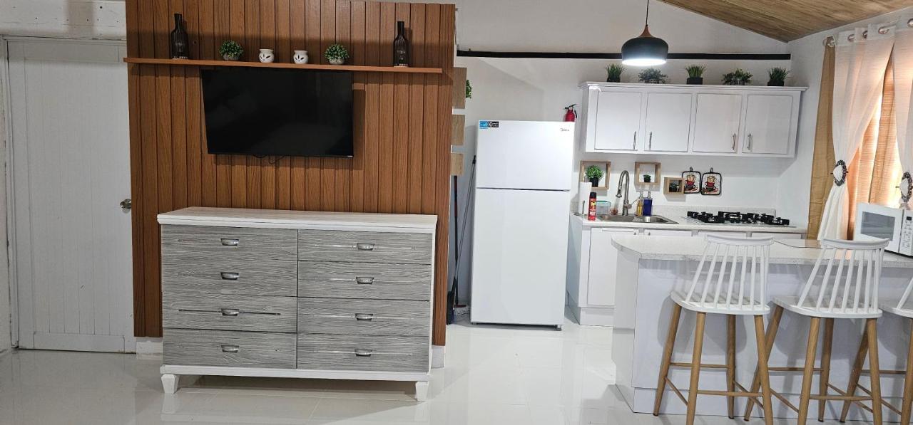 Las Julies's Apartment - 4