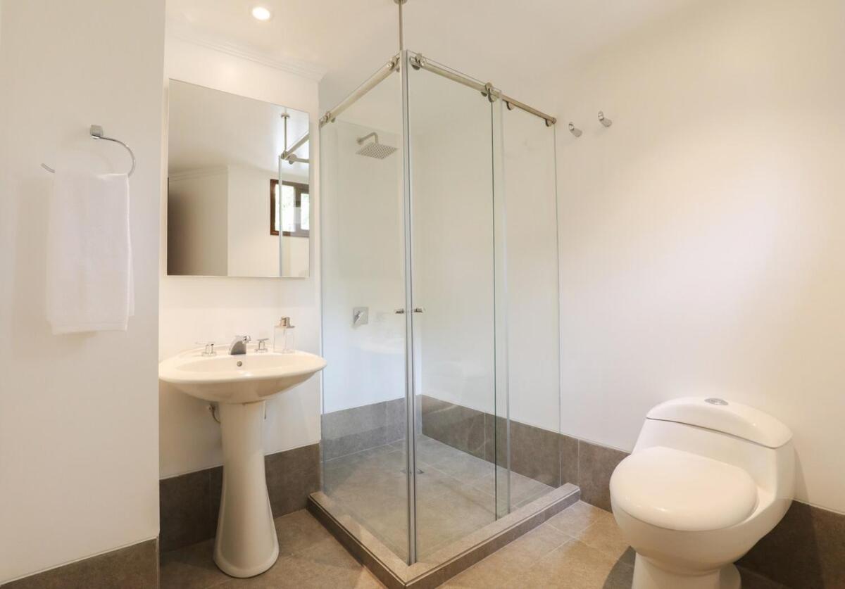 Fresh & Fabulous in the Heart of Zona G 404 - 4