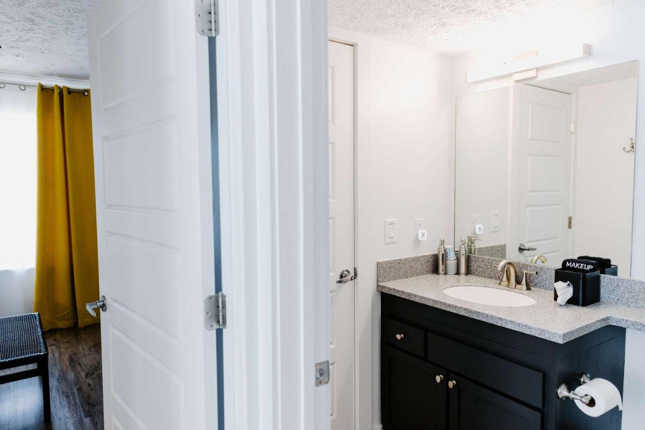 Entire Top Floor of Suites of the Vinyl Sleeps 16 On Music Row - 5