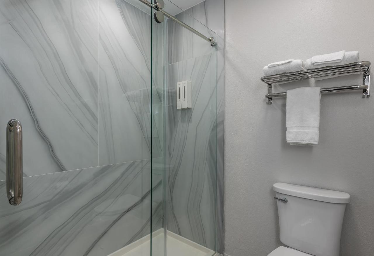 Country Hearth Inn-Toccoa — photo 14
